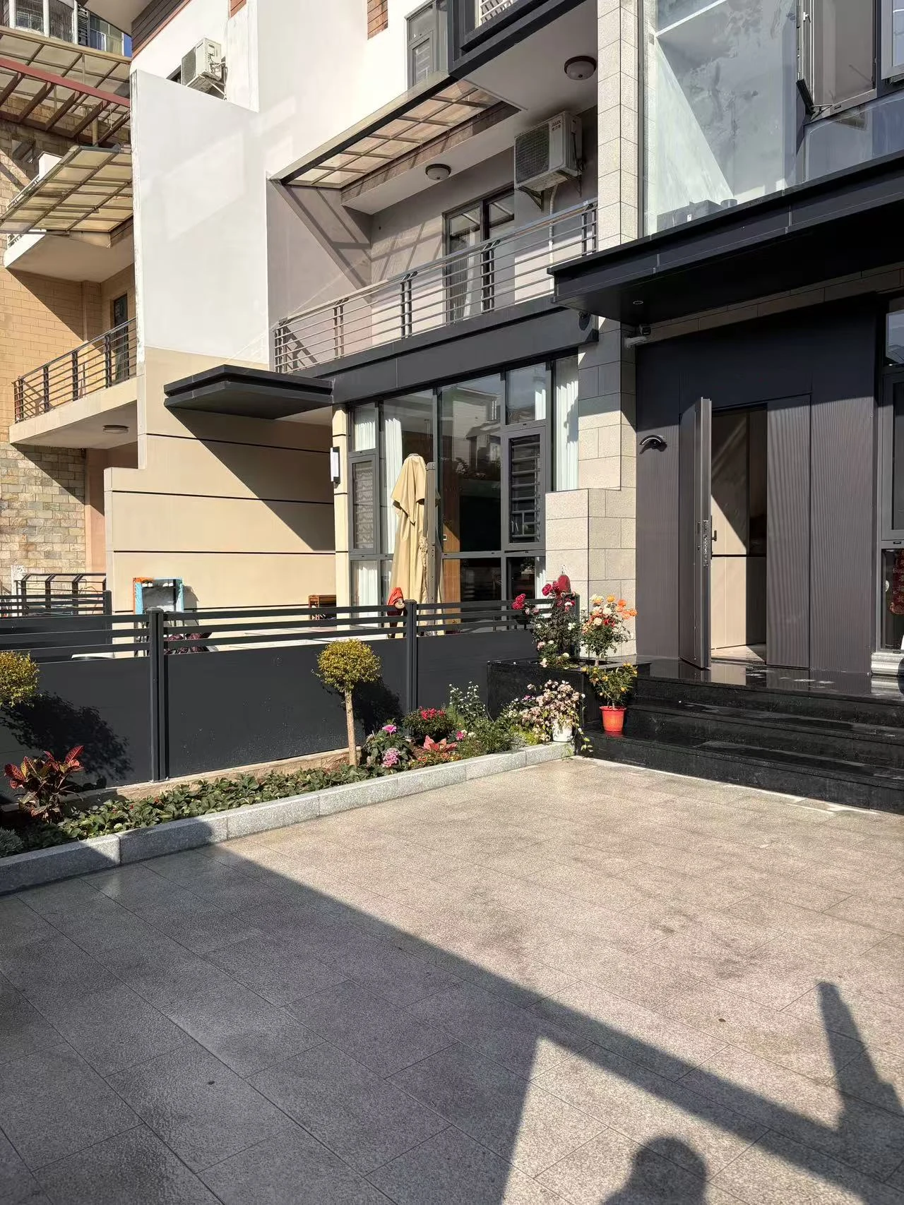 圣淘沙南湾别墅前庭与建筑外立面完工实景