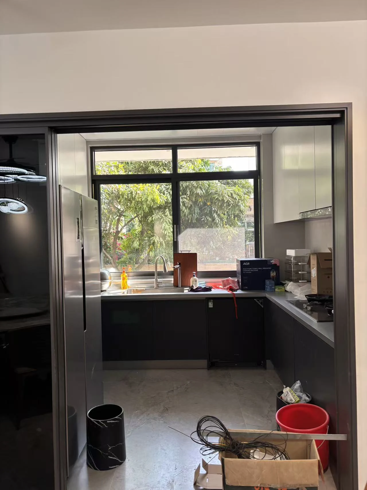 圣淘沙南湾别墅厨房操作区完工实景
