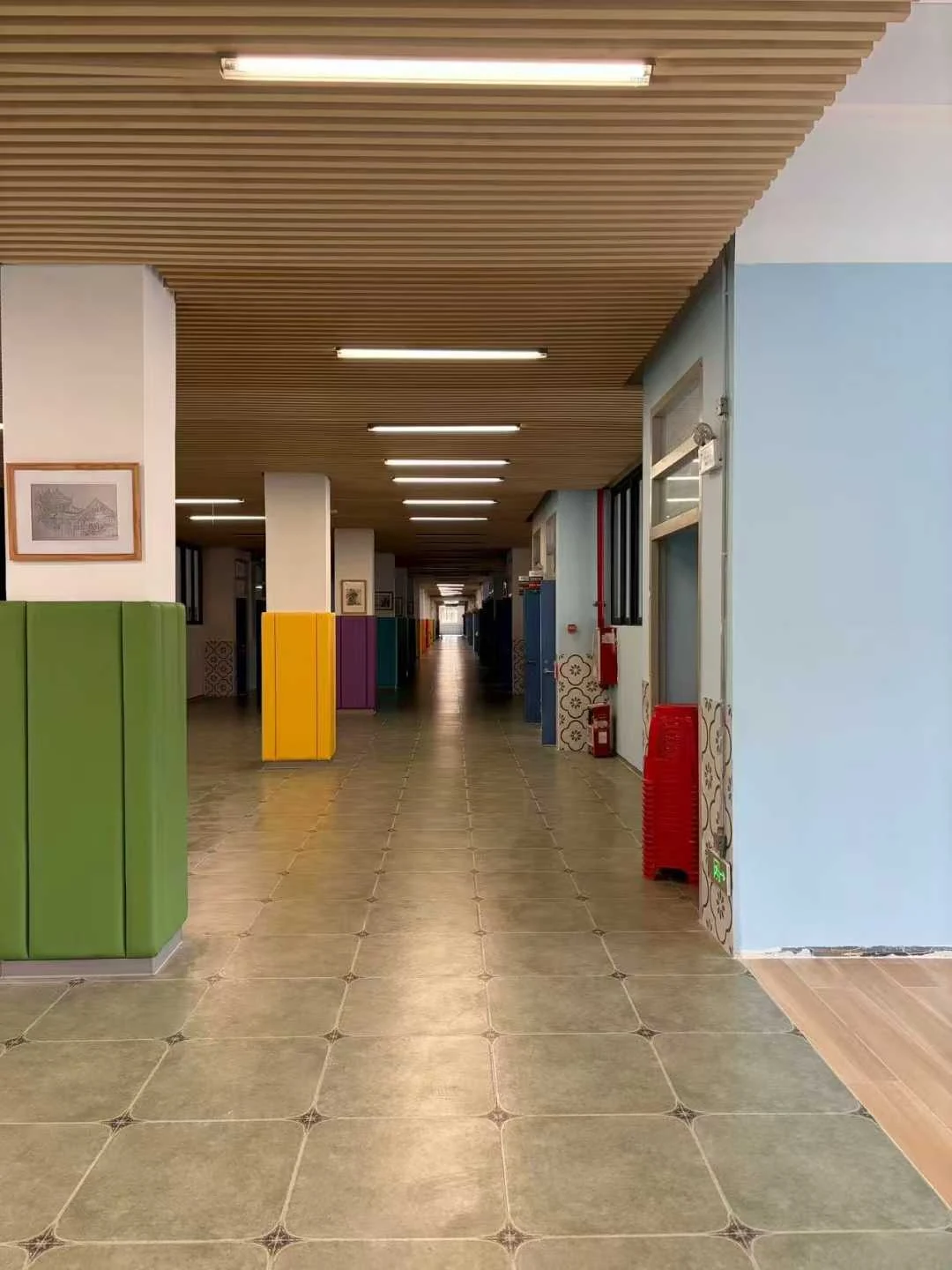 协同学校改造项目公共走廊完工实景